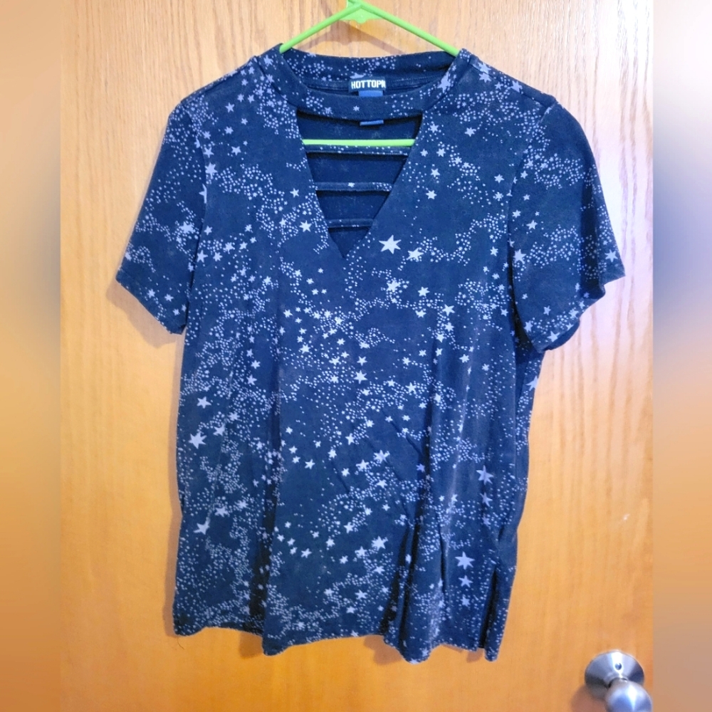 Hot topic Medium star v-neck shirt